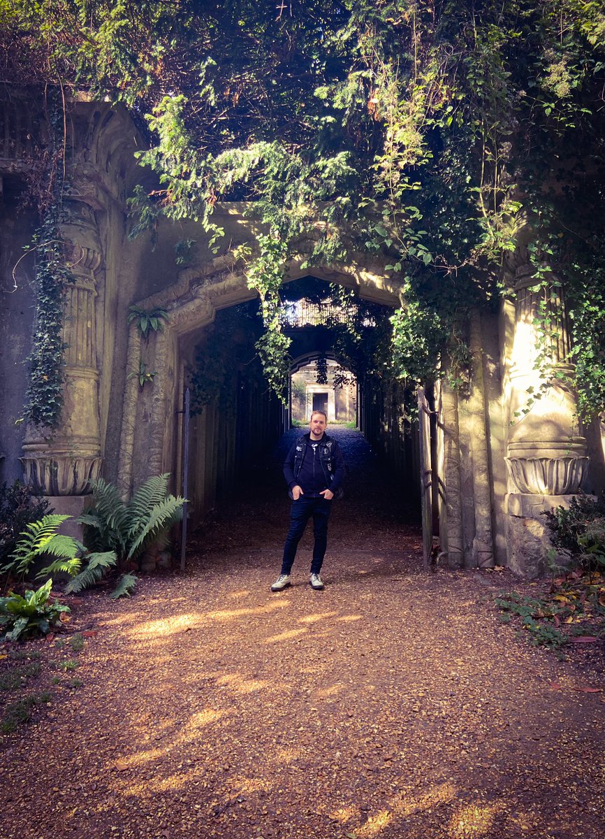 Visited Highgate Cemetery today, was stunning! Also this area was a pinnacle scene in our #vampirethemasquerade chronicle 🦇 🩸 #vamily #vtm #london #worldofdarkness