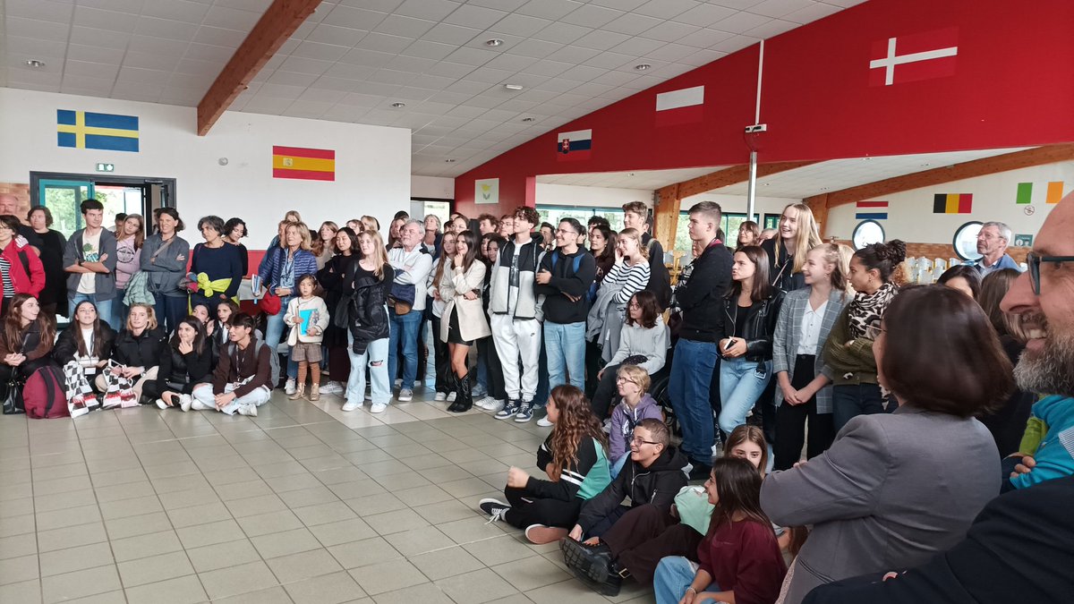 SCLSinaction's tweet photo. Final ceremony at Charles de Foucauld. Thank you so much for this unforgettable week!
#schoolsinaction #climateservicelearning #servicelearning #erasmusplus #reducingcarbonfootprint https://t.co/inGz1d0aa0