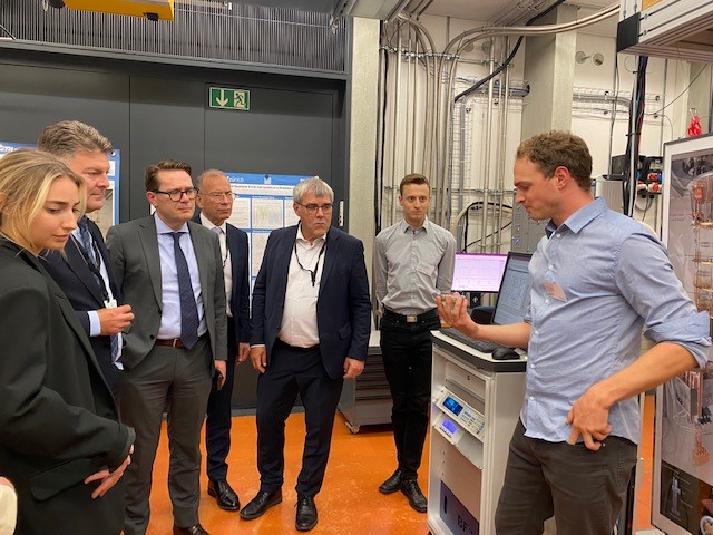 Joel_Mesot's tweet photo. Ein grosser Dank an die parlamentarische EFTA/EU-Delegation aus der Schweiz und Europa für ihren Besuch an der @ETH. Unsere Take-Home-Message war nicht neu: Eine Vollassoziierung zu #HorizonEurope💪stärkt💪die🇨🇭und 🇪🇺! https://t.co/1hN4zYR3Wh