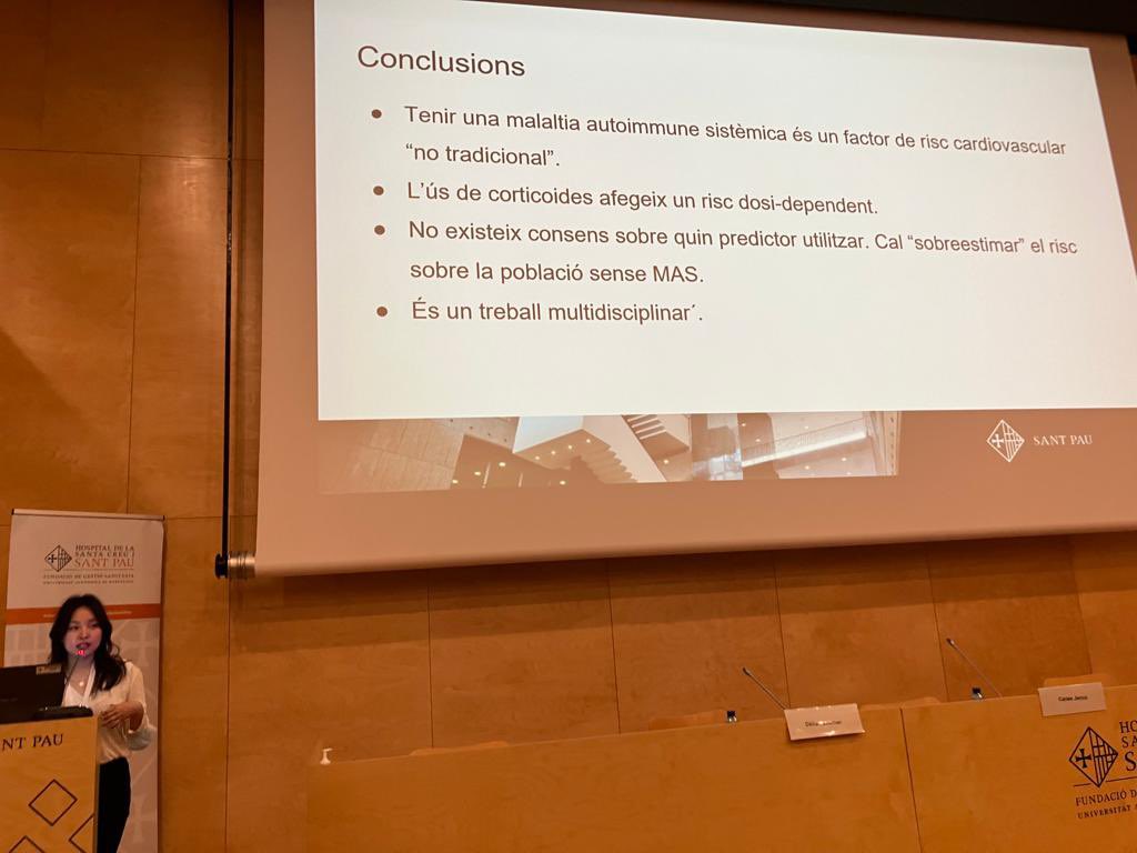 reuma_santpau's tweet photo. “Les MAS i els corticoides augmenten de forma significativa el risc de malaltia cardiovascular. Cal actuar ràpid sense esperar abans de la remissió. Necessitem detectar però també treballar la col.laboració amb AP o unitats de lípids”
@hyepark_reuma
@xulacatalunya #XULA22 https://t.co/sqCG1hXF9u