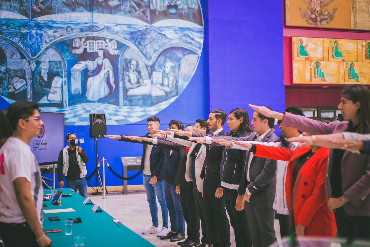 alanspinosa's tweet photo. Tomé protesta formal como presidente estatal #Durango de la organización @LGBTrightsmx 🏳️‍🌈 🏳️‍⚧️ 
Gracias por el apoyo y la confianza @enriquevivesmx presidente nacional, es un honor pertenecer a esta gran familia. https://t.co/slj3M7eVrv