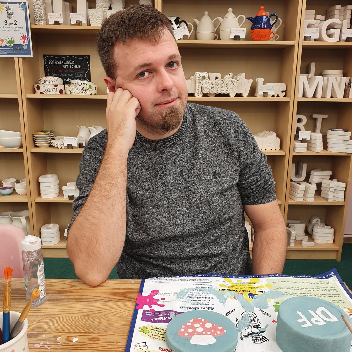 Having a lovely time pottery painting with <a href="/select_this/">Darren Ferrie 蓮</a> today to celebrate my birthday 🎂