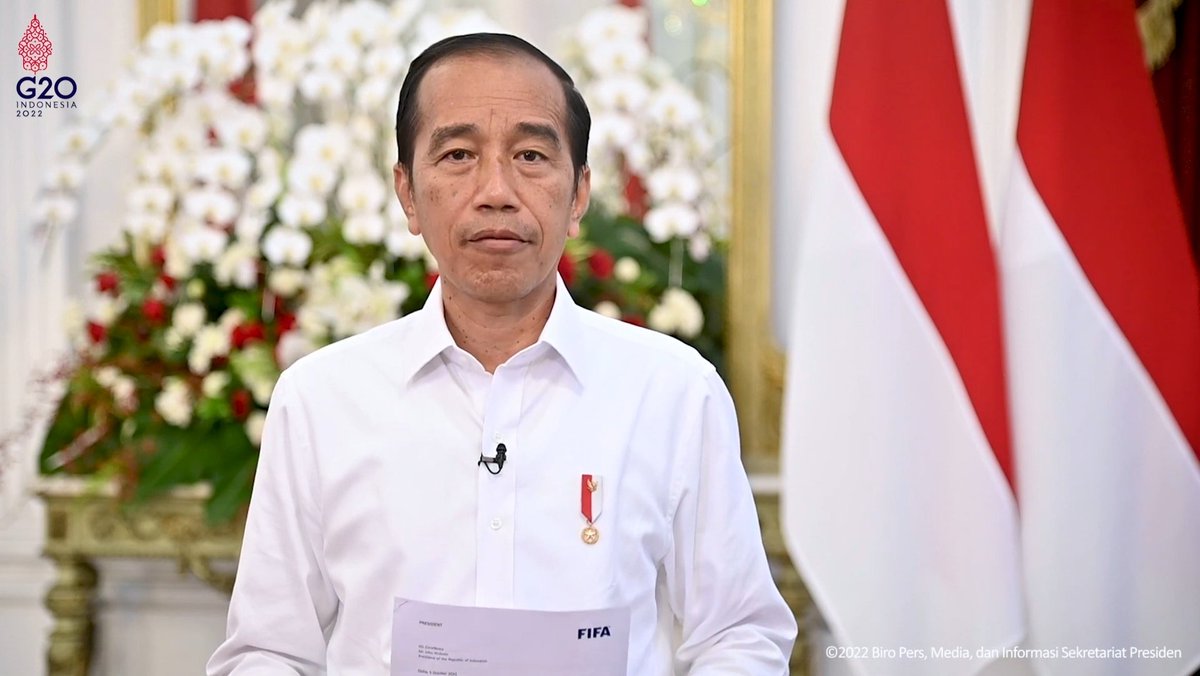 🚨 BREAKING: Presiden Joko Widodo mengonfirmasi bahwa FIFA tidak akan menjatuhkan sanksi kepada Indonesia.

Selain itu, FIFA akan berkantor di Indonesia dan berkolaborasi dengan AFC dan pemerintah Indonesia untuk melakukan transformasi sepak bola Indonesia.