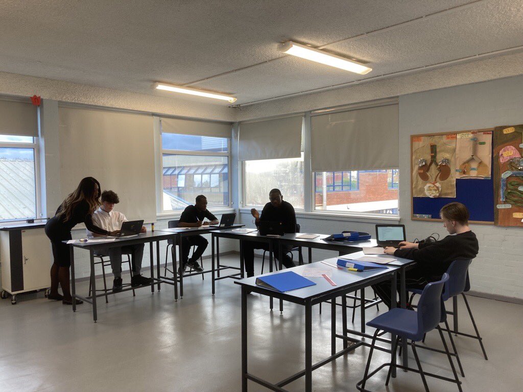 MidpointCentre's tweet photo. Year 11s busy in their Science lesson today. #readyrespectfulsafe https://t.co/Vf8bmp90wt