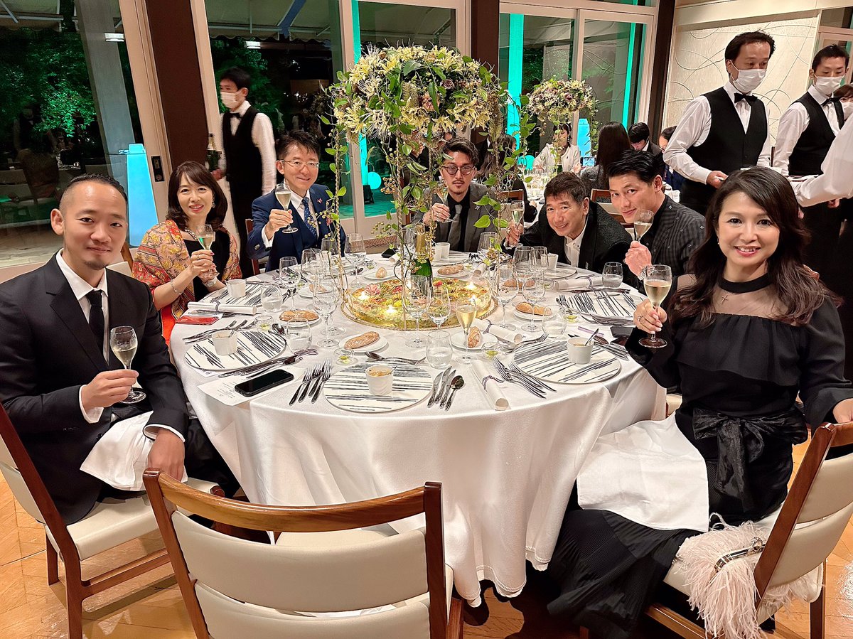 37ai's tweet photo. Happy birthday 🎂 to me❤️ありがた過ぎる始まりです🥂

フランス大使公邸での
ヘッケル主催
ダニエルオストとローランペリエ
ピエーエルメ、金子三勇士君のピアノ
コラボレーション✨ https://t.co/BNqEpZKgDr