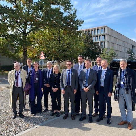 Joel_Mesot's tweet photo. Ein grosser Dank an die parlamentarische EFTA/EU-Delegation aus der Schweiz und Europa für ihren Besuch an der @ETH. Unsere Take-Home-Message war nicht neu: Eine Vollassoziierung zu #HorizonEurope💪stärkt💪die🇨🇭und 🇪🇺! https://t.co/1hN4zYR3Wh