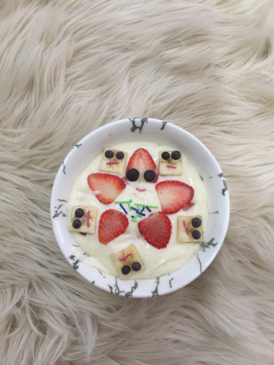 Sizce biz çilekler patrick e benzediği için yanına süngerbob yapmış mıyızdır