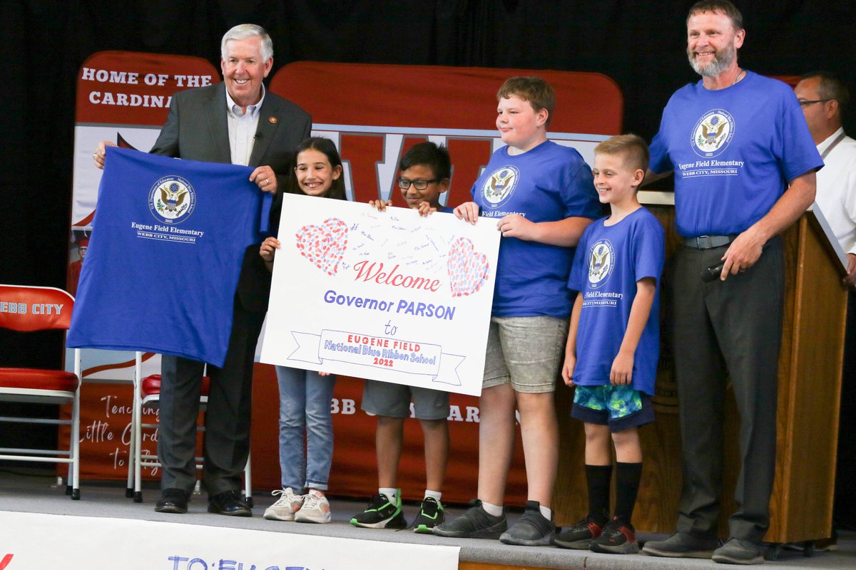 WebbCitySchools's tweet photo. Yesterday, Eugene Field Elem welcomed a special guest to help celebrate their National Blue Ribbon honor. Tiny smiles &amp; a lot of clapping began as @GovParsonMO  entered. We are thankful for his visit &amp; incredibly proud of our EF students &amp; staff who have impacted our cardinals. https://t.co/Xh3YBY8zYT