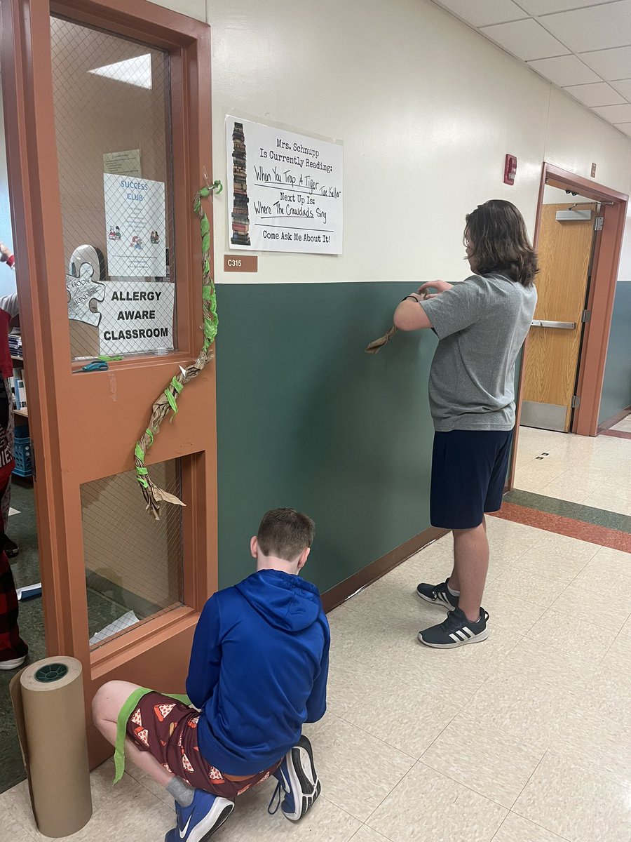 Alexandra Schnupp (@alexschnupp) on Twitter photo Advisory team door decorating. These iguanas rocked it! <a href="/PMS_Principal/">Anthony DeRiso</a> <a href="/bsmithmath/">Brian Smith</a> #iguanas #WeArePlainedge Advisory team door decorating. These iguanas rocked it! <a href="/PMS_Principal/">Anthony DeRiso</a> <a href="/bsmithmath/">Brian Smith</a> #iguanas #WeArePlainedge