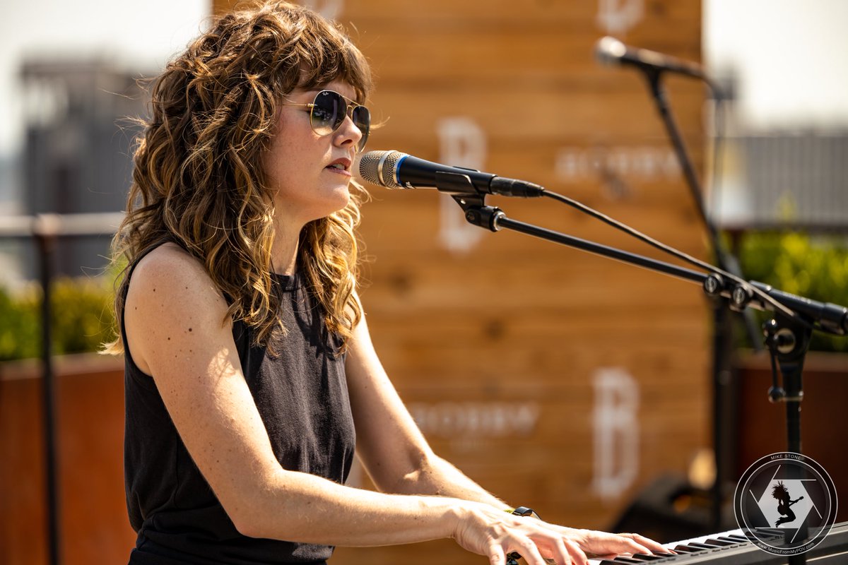 roxicopland's tweet photo. I really appreciate it when folks send me pics from shows. Big thanks to Mike Stone for these shots from the Lone Star Shindig in Nashville at AmericanaFest last month.
@txmusicoffice #kesslerpresents @bobby_hotel #texasmusic #americanafest https://t.co/c2W3GJ0yww