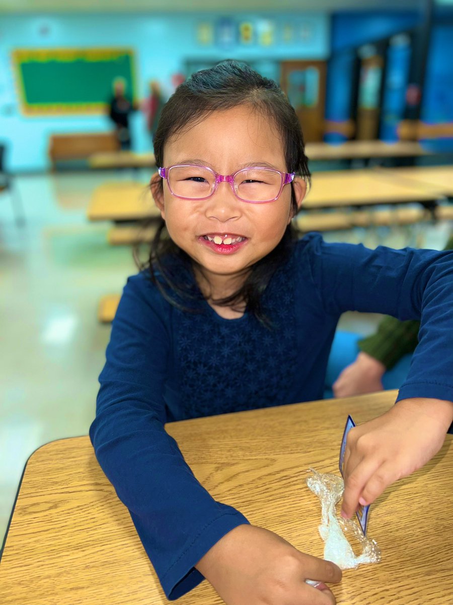miss_stukey's tweet photo. SAY CHEESE!!! πΈπ#PICTUREDAY #room130 https://t.co/wUGQ5FQMUE
