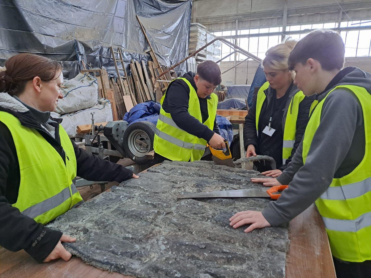 Today the Pitstop Crew were continuing to work on the cellar set for the feature film 'Pendragon'. They worked on panelling the set walls and learning marbling paint techniques. Exciting times in the studio 😊
#pitstopcumbria #nadtyouth #wherepoppiesgrow #workexperience