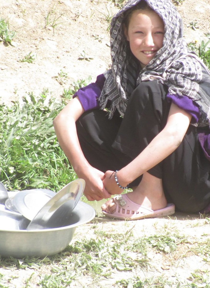 Ojeda4America's tweet image. This is a young Hazara girl.  Under the Taliban she doesn’t get to become educated. If she tries they will try to hurt and even kill her.  Genocide is taking place and nobody is watching.  The Hazara people stood with us.  They deserve their own land. #StopHazaraGenocide
