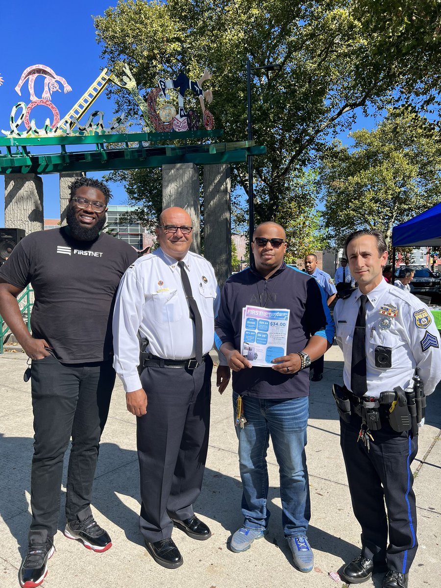 Haraan_S's tweet photo. Come join us at Norris Park for the Faith and Blue celebration! There’s food, plenty of give aways and best of all PARTNERSHIP across the community! #firstnet #lifeatatt #faithandblue #signaturestars💫 https://t.co/byEJQe6LEe