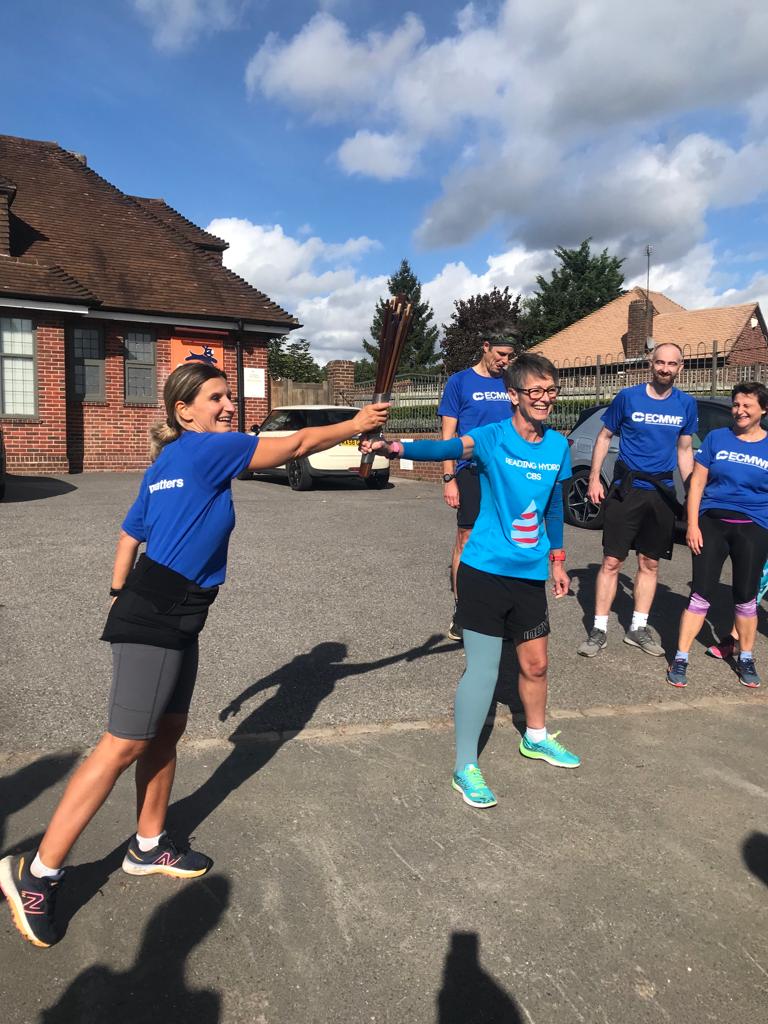 ECMWF's tweet photo. 🏃Stage 142 of the climate action @Climate_Relay completed!✅
We passed the torch to @RdgHydro for the next leg after 14km along the beautiful Kennet canal. The torch will arrive at #COP27 in Sharm El-Sheikh on 7 November. 
#RunningOutOfTime 
https://t.co/8n83cMtDYg https://t.co/oTEQ0Eeu8F