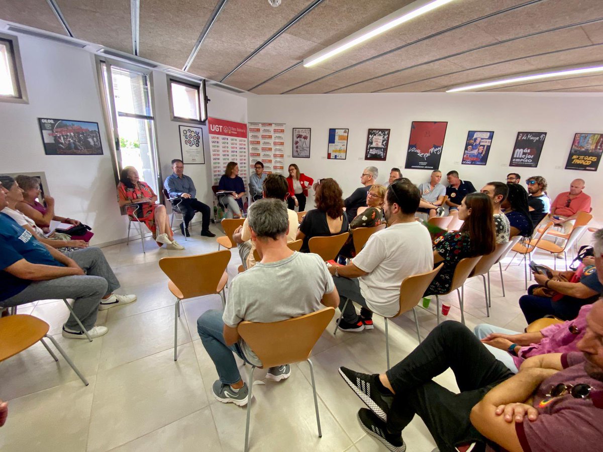 pep_gustinet's tweet photo. Ens reunim amb els representants dels sindicats CCOO i UGT a Eivissa per a explicar-los les diferents mesures anunciades per protegir la classe treballadora, dins el nou #EscutSocial anunciat per la presidenta @F_Armengol perquè ningú quedi enrere. 

#AmbLaGent https://t.co/W65VfyWStE