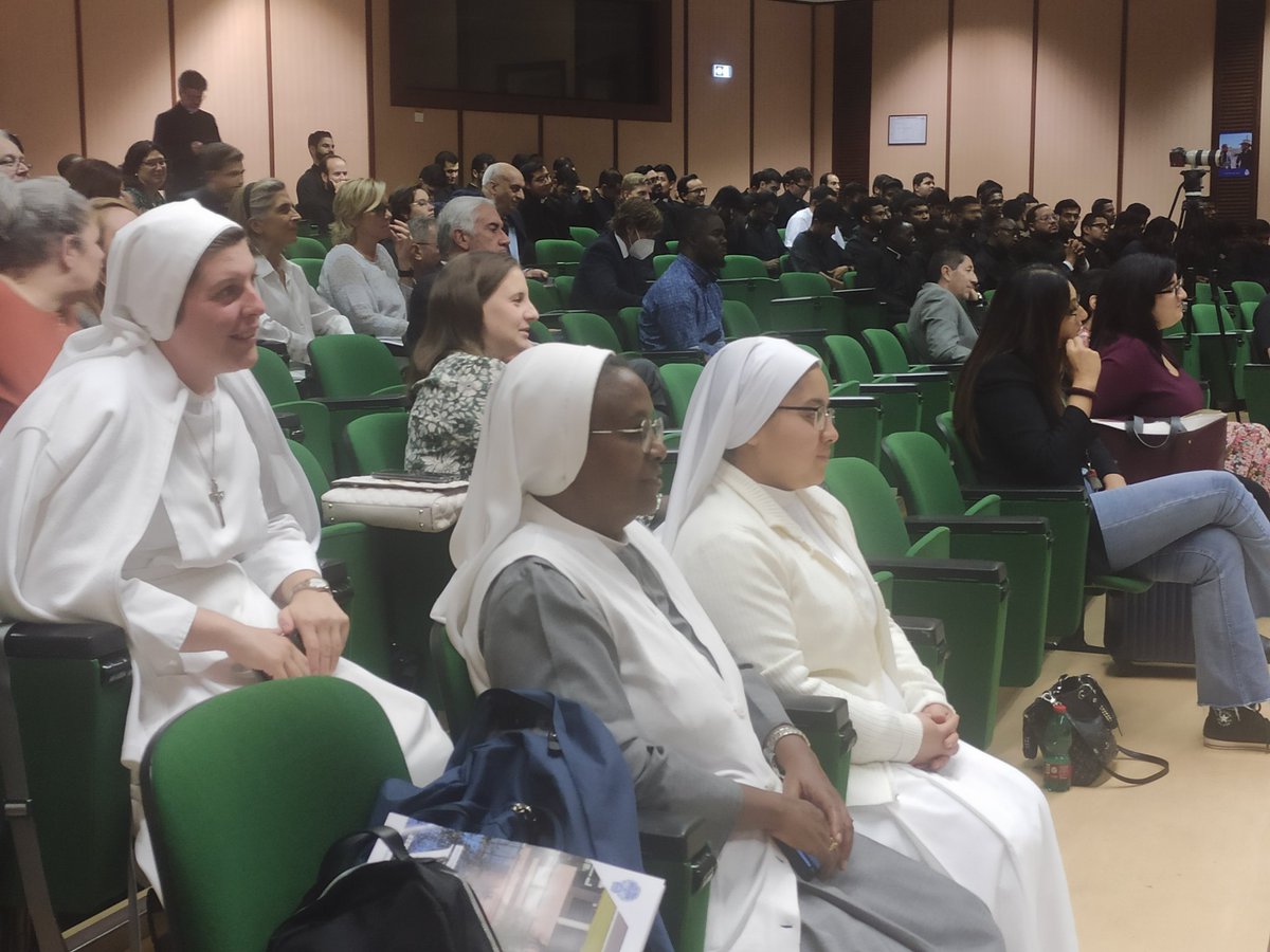 AteneoUPRA's tweet photo. Per fare un Santo ci vuole un peccatore che si lascia invadere da #Gesù nelle sue ferite e si lascia guarire. È così che l'uomo incontra l'amore di #Cristo.
#evangelizzare #crescerenellafede #amorediDio #apracommunity #MarcelloSemeraro https://t.co/Nt2zz2BLZB