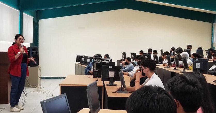 Cobaem_Morelos's tweet photo. 🚀 La comunidad educativa del #P07 de #Tepalcingo de #COBAEM, recibió con mucho orgullo en sus instalaciones, a la primera #Mexicana #AstronautaAnáloga Karen Guerrero Borboa, quien les impartió la ponencia “Estrellas al espacio”, https://t.co/zTuetLihNn