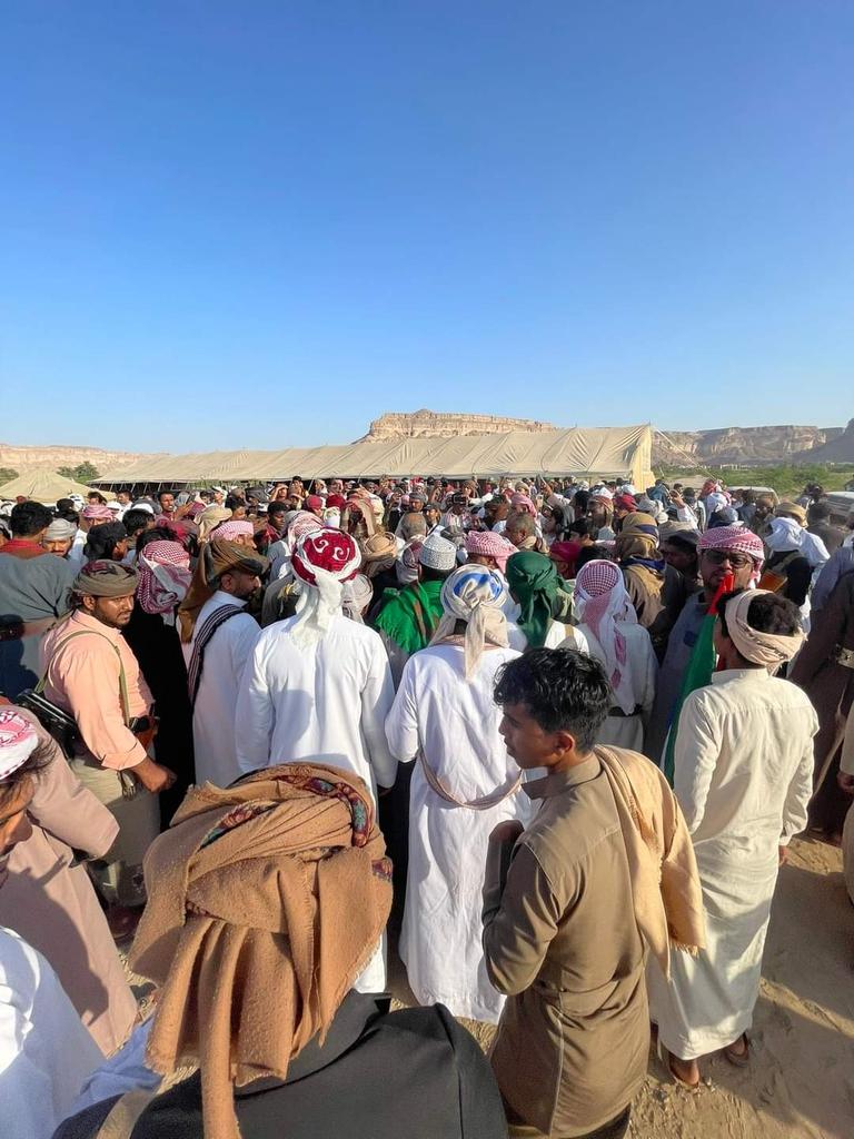 هاهم الحضارم يعلنوا دوله لحالهم السبب الانتقالي  ، فشل بإحتواء الجميع في الجنوب
ونحن كمان نطالب باقليم دثينه وهات يابۑ هات