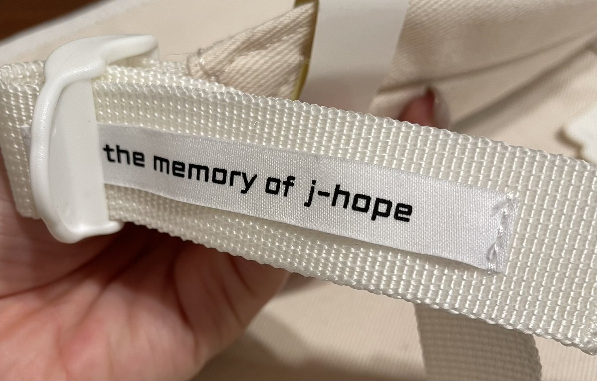 TKS_BTS_LYS's tweet photo. ハイブインサイトで
SYS FINALだと確実に分かる
バッグがあって購入ㅠ
宝物ㅠ
#recode
#JHOPE
#HYBEINSIGHT 
#방탄소년단 
#sysfinal https://t.co/ODxFjqhILk