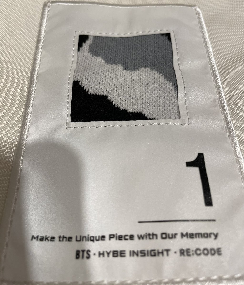 TKS_BTS_LYS's tweet photo. ハイブインサイトで
SYS FINALだと確実に分かる
バッグがあって購入ㅠ
宝物ㅠ
#recode
#JHOPE
#HYBEINSIGHT 
#방탄소년단 
#sysfinal https://t.co/ODxFjqhILk