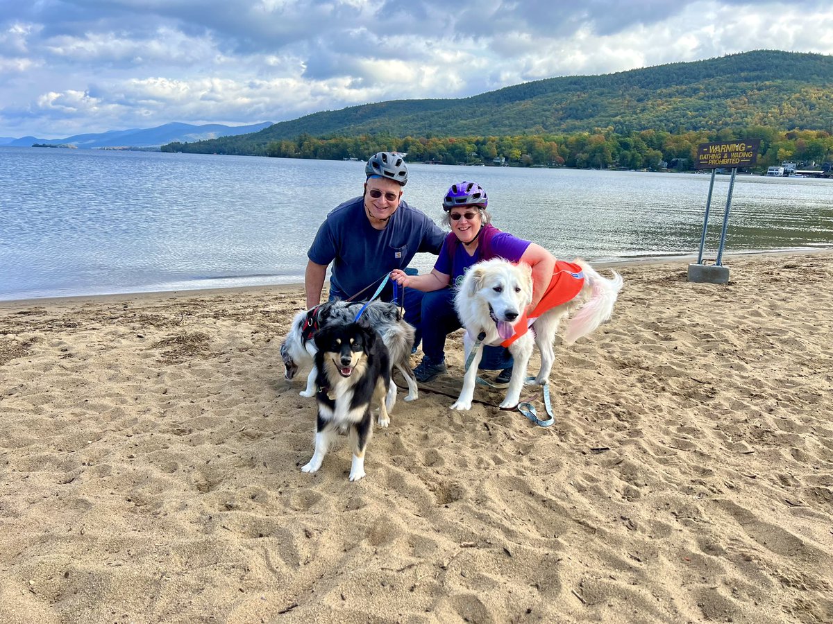 2dogs2000miles's tweet photo. Dr Brian loaned us his Jeep & I took Gray straight to the dog beach at #LakeGeorge & then we run into Jackie from MA who walked the final mile for #Walk1. Thats her with Steve & her kids Diesel & Frankie. CoincidencE or TRAIL MAGIC 😝😝😝. unbelievable at times even to me #Walk3 https://t.co/elTsyZEvhu