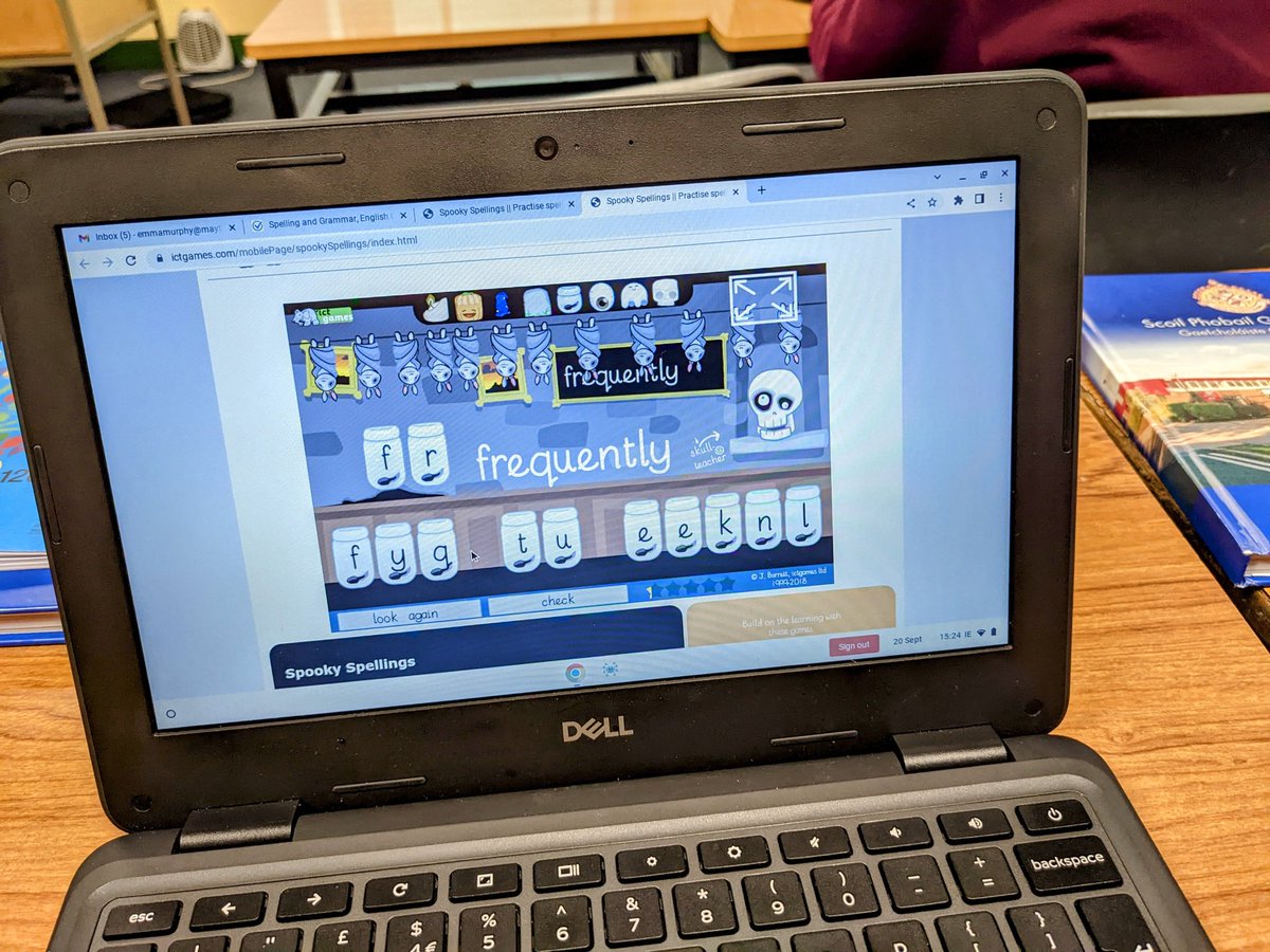 mayfieldcs's tweet photo. Our first years boosting their spelling skills by playing computer games! Literacy through tech is fun for everyone. #literacy #jcspliteracy #loveliteracy #teachingthroughtech #spellinggames @topmarksed https://t.co/yPF7FRsxDo