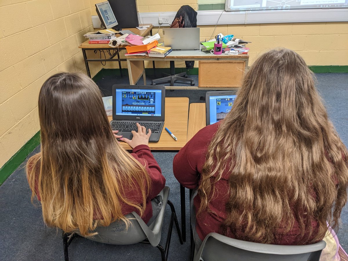 mayfieldcs's tweet photo. Our first years boosting their spelling skills by playing computer games! Literacy through tech is fun for everyone. #literacy #jcspliteracy #loveliteracy #teachingthroughtech #spellinggames @topmarksed https://t.co/yPF7FRsxDo