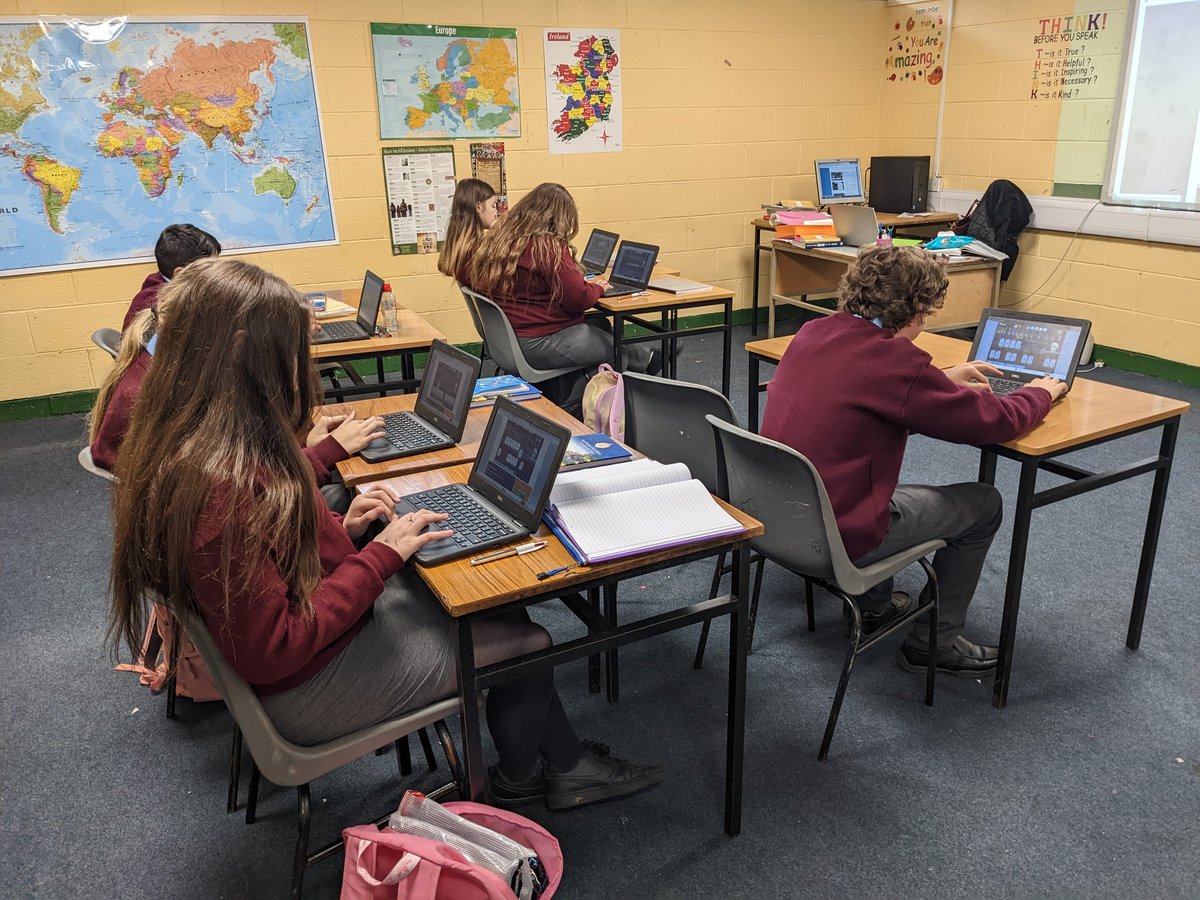 mayfieldcs's tweet photo. Our first years boosting their spelling skills by playing computer games! Literacy through tech is fun for everyone. #literacy #jcspliteracy #loveliteracy #teachingthroughtech #spellinggames @topmarksed https://t.co/yPF7FRsxDo