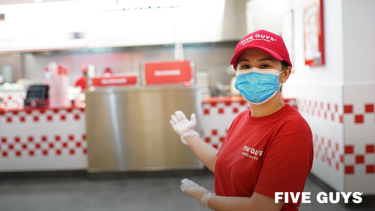 FiveGuys_Crew's tweet photo. Your new career starts right here! We're looking for Crew Members, Managers, and everything in-between! Check out our benefits, employee testimonials, open positions, and more by going to https://t.co/Q0Ug3PY5zK. https://t.co/4tdNnwZMFh