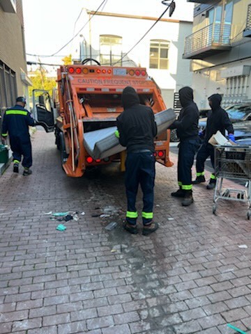 truthshallnlwh's tweet photo. Another fantastic day in the Clean City! #FreshforFall Cleanup on 14th and U St. NW. Thanks to all our partnering agencies for making a #TrashFreeDC! #DCValues #CleanCityDC https://t.co/IH95OMWlsG