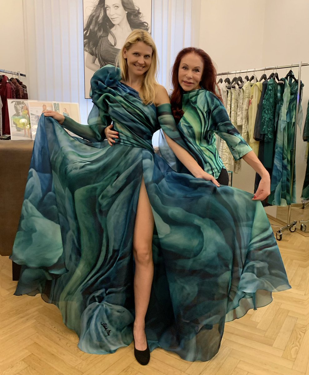 SMARAGD - vyzařuje pozitivní energii. 
Je to barva naděje, síly, štěstí, věrnosti.
blankamatragi.eu/smaragdove-sat…