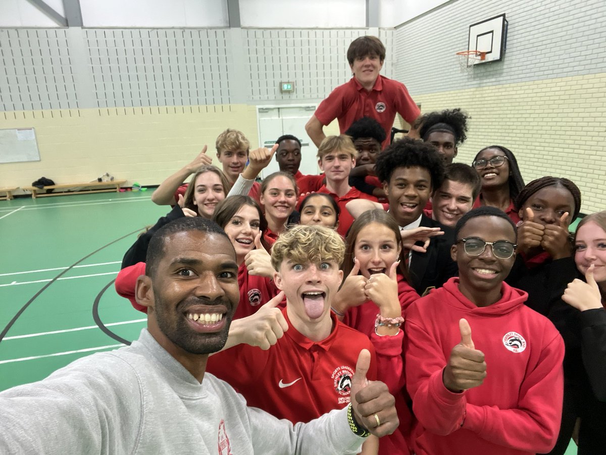 APH_Inspired's tweet photo. It was an #APHRoadshow with a great bunch of Yr11 leadership students, whom will be assisting those after themselves. Thank you @SBEPETeam @Refreshsport 🙌🏾 https://t.co/mXGLKiQJeO