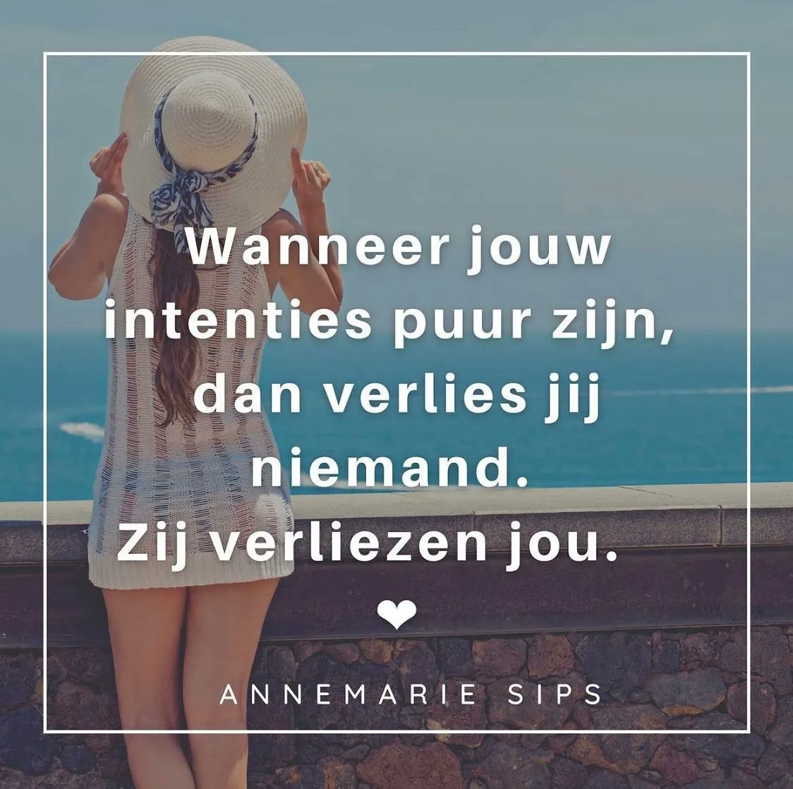#Repost @annemarie_sips_
Houd moed! Echt, al heb je het idee dat ze jou niet begrijpen of dat je leven in puin lijkt te liggen. 

Omhels jezelf en maak de intentie: ‘Ik ben geliefd en er wordt van mij gehouden’. 

Liefs Annemarie #coaching #vriendschap #begrip ❤️💪🏼
