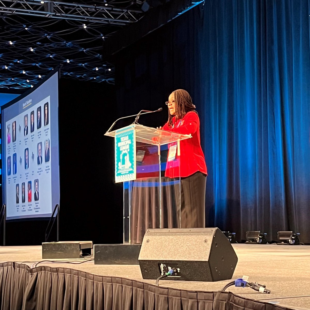 TML_RiskPool's tweet image. #TMLIRP Board Chair Mary Dennis &amp;amp; Executive Director Jeff Thompson spoke about the latest updates &amp;amp; presented a Partnership Award to the City of #GrandPrairieTX for its police department’s Crisis Support Unit during TML Health &amp;amp; Risk Pools’ Breakfast at #TMLAC2022 last week.