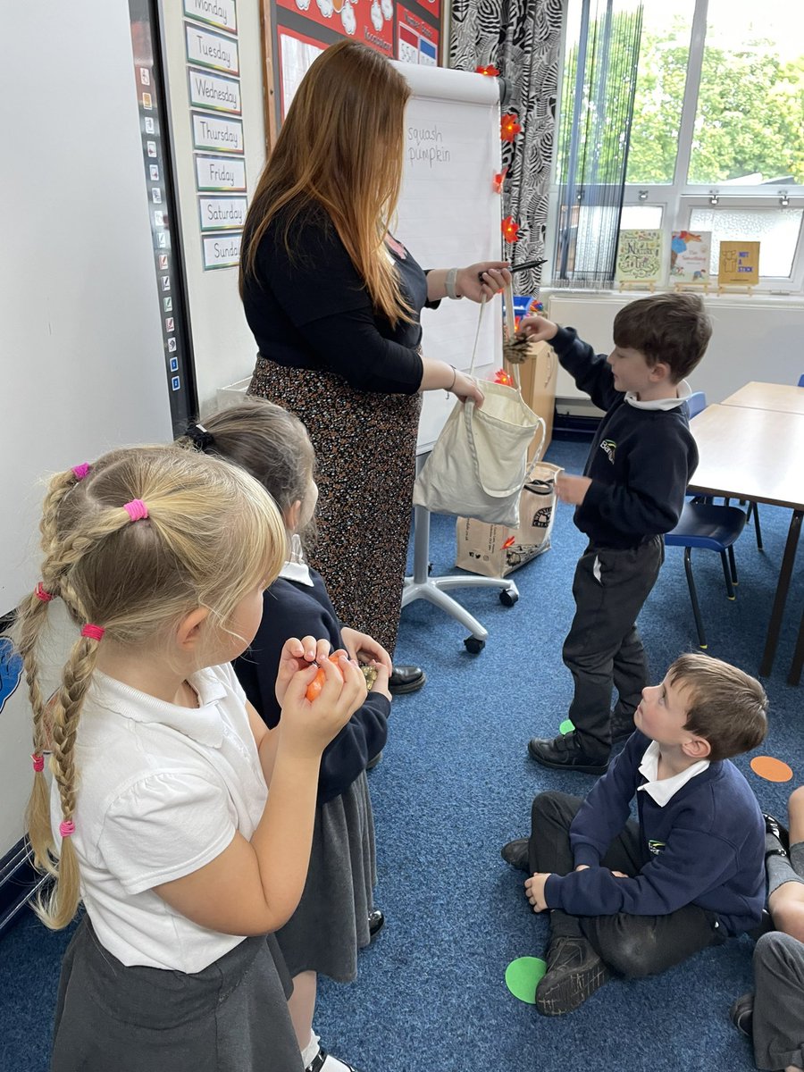 BarntonMrsF's tweet photo. Year One had a wonderful afternoon celebrating National Poetry Day with Lizzie! We’ve enjoyed a fun workshop and have been inspired to write our own poems. 📝Thank you @digglewrites #BCNPSInspire @BarntonMrsL @BarntonMissR https://t.co/gTaJLtbPkg