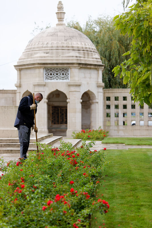 CWGC's tweet photo. #OTD is the 95th Anniversary of the unveiling of the Neuve-Chapelle Memorial.  

The memorial commemorates over 4,700 Indian soldiers and labourers who died on the Western Front during World War One with no known graves.

Learn about Neuve Chapelle here: https://t.co/z0xvBLEyPI https://t.co/BO7O4UhkjC