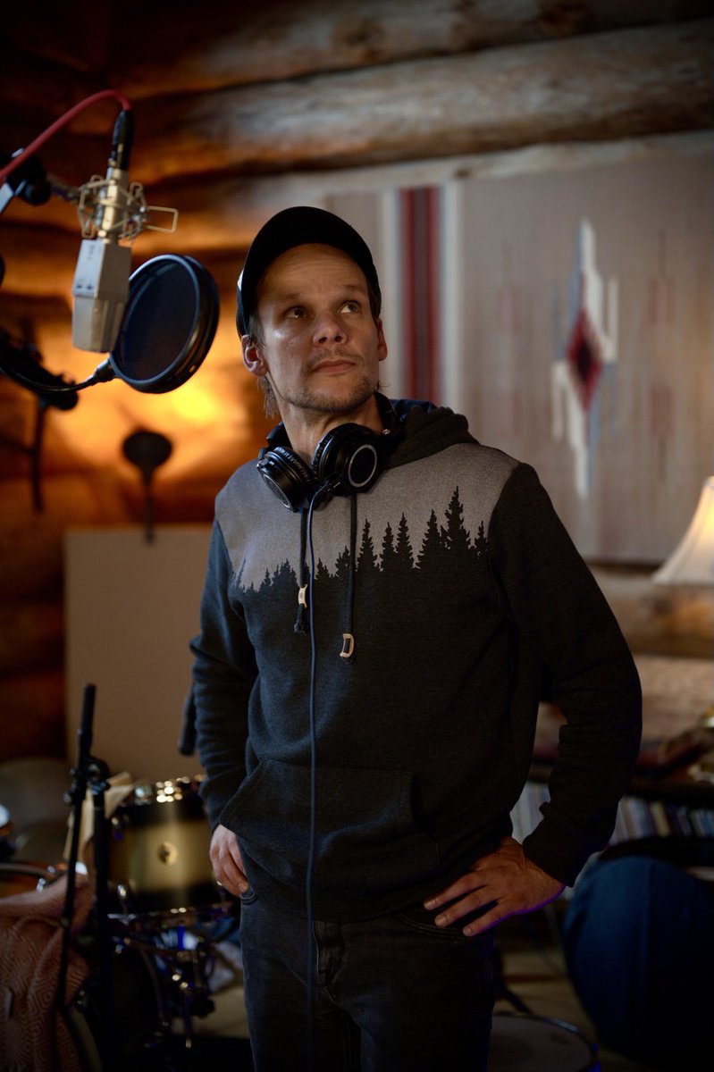 Join us at The Breeze Inn this Saturday (Oct 8) for music, beers and a celebration of the Fall season. ⁦<a href="/feedingleroy/">up north tunes</a>⁩ ‘s Lee Martin and his band start at 4p and Boxcar is at 8p. Might just hear some new Shippee tunes 😀