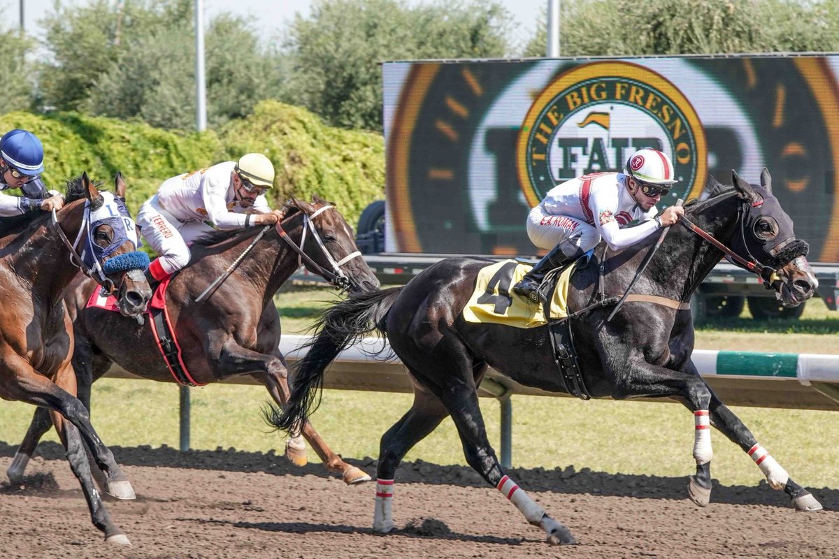 BigFresnoFair's tweet photo. Live horse racing returns TODAY for some action-packed excitement in the Brian I. Tatarian Grandstand at the #2022BFF! Post time is at 1:15p today. Reserved and Box Seats still available! Details >> https://t.co/uqxIqH7wa7. #FoodFamilyFun #BigFresnoFair #Aetna https://t.co/X9vl4ONBuR