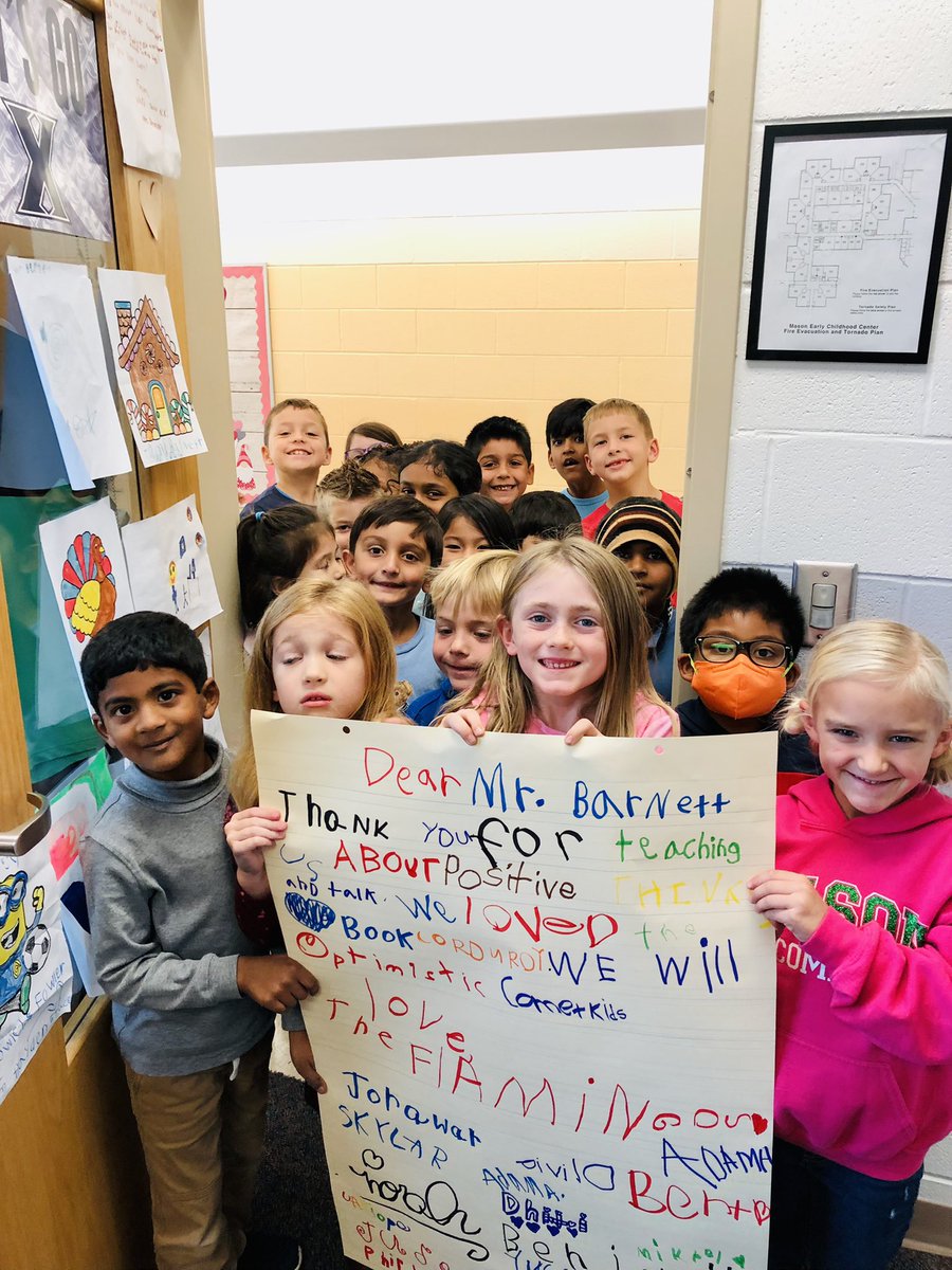 MrBarnett_MECC's tweet photo. It’s a #HappyFriday 🥳 when Olivia Russell’s &amp; @carabangs Flamingoes 🦩 drop a #MECCtacular ✅ BIG 🤩 friendly letter 💌 by your office after your guest reader visit! #coMeCCtion 🫶🏻 #MECCares 💚 #ConnectToLead 🤜🏼💥🤛🏽 https://t.co/BJokpl5UTo