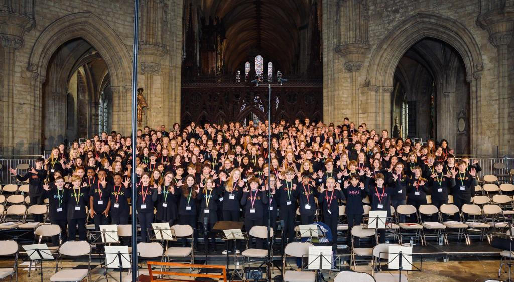 🥳 Celebrate the end of the week by booking your seat for Gabrieli Roar In Dulci Jubilo! Box offices are now open for @CburyCathedral, @pborocathedral, @Ely_Cathedral, @York_Minster, @HullMinster, and @CovCathedral. Head to the Gabrieli website for ticket links!