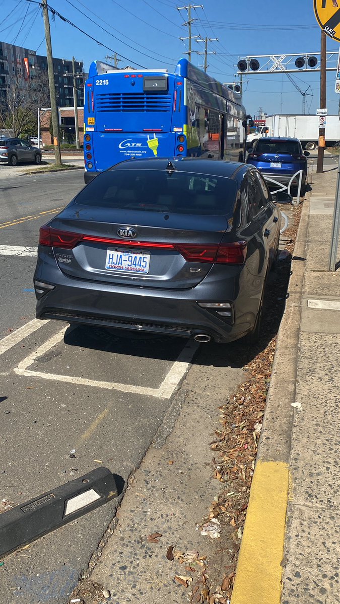 michaelsthots1's tweet photo. @CarsFirst wrong set of wheels in this spot in NoDa https://t.co/yruxfSDDmj