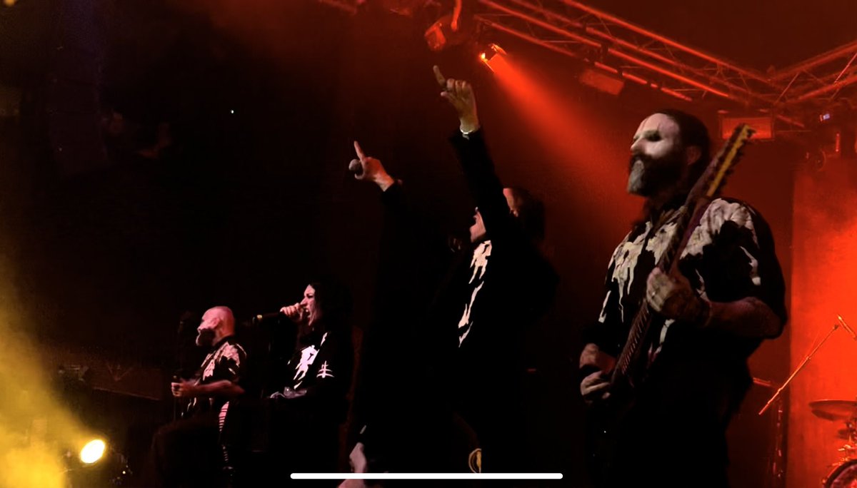 aerialesque's tweet photo. Fire Concert 🔥🔥🔥 @MissScabbia @lacuna_coil https://t.co/dVUlGyTslr