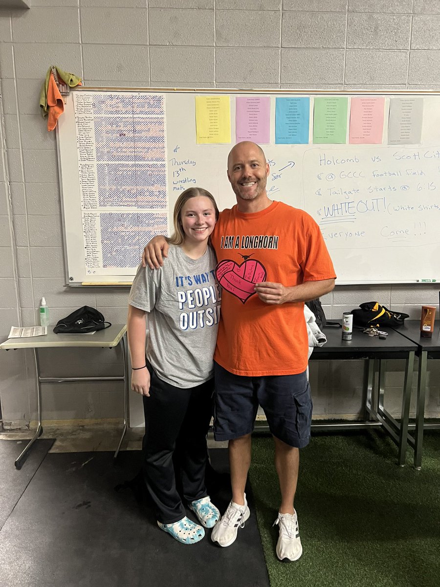 macielayne23's tweet photo. Thank you Mr.Autry for always pushing me to my hardest and always believing in me! You are such an amazing motivator, and always make me smile and laugh! #LonghornImpact @holcombvbsb @JaxonAutry https://t.co/kbt2STqHW3