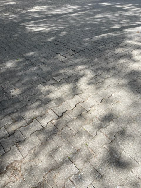 SeniorenSpandau's tweet photo. #Stolperfallen in #Spandau - Folge 3. Heute schauen wir ins Falkenhagener Feld, Freudstraße 11-13. Dort stehen Seniorenwohnhäuser und dort befindet sich ein Seniorentreff. Zu holprig für gehbehinderte Menschen. @gewobag @thorstenschatz @Tsp_Spandau @DennisMeischen @fussverkehr_de https://t.co/SUzDwef3xP
