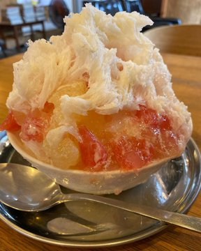 Spring4718's tweet image. Pulp Grapefruit Jelly Cream
Kaohsiung (black honey and pudding)

I didn't get the timing right last year
couldn't eat
grapefruit shaved ice

With pink grapefruit
beautiful ✨ cute 🥰
happy💗

Refreshing with pulp
Sometimes sweet cream♡
The texture of jelly is also ◎
Delicious