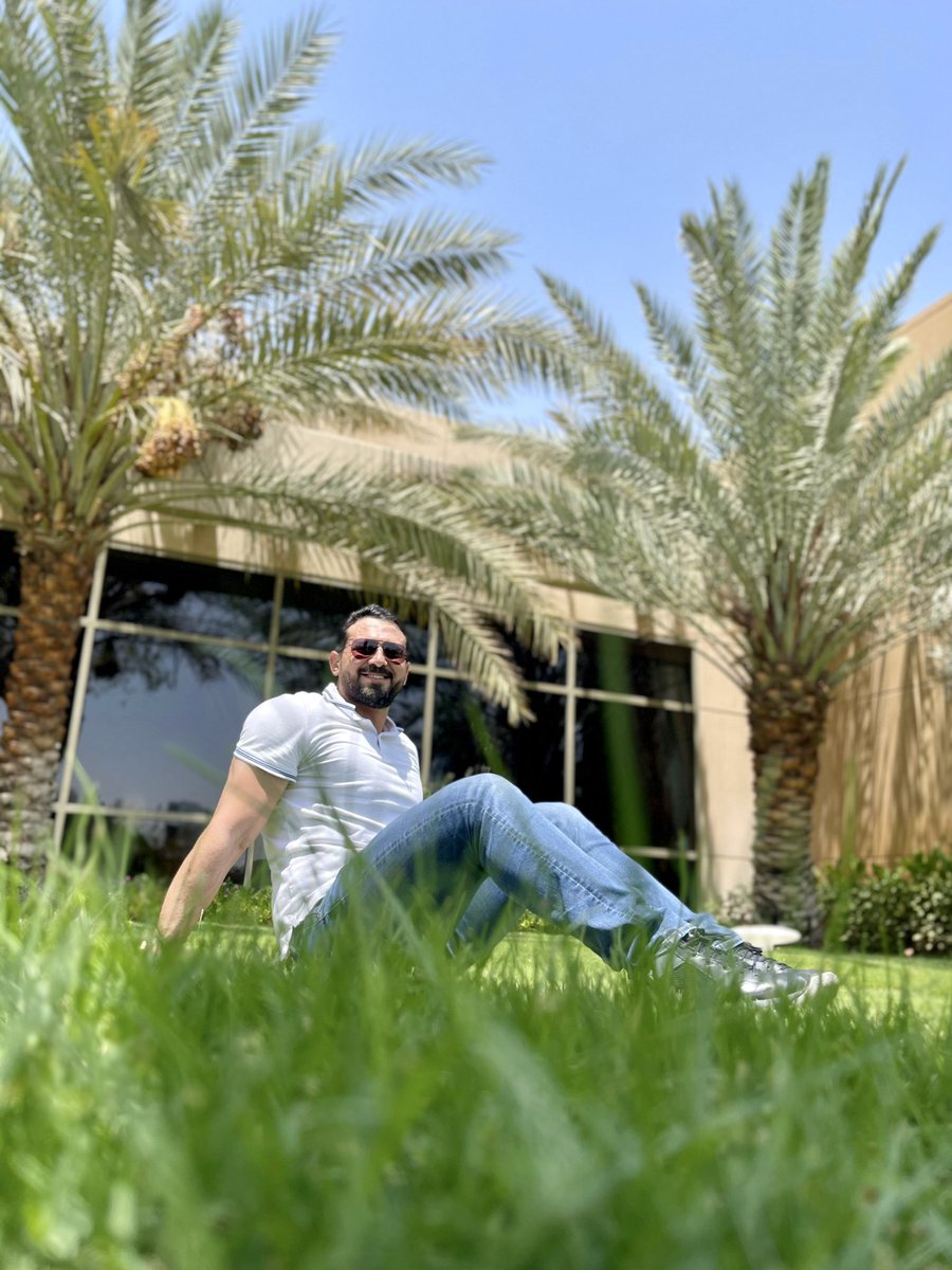 النجاح هو :
ان تعمل وهم نائمون ،ان تتعلم وهم يلعبون ،ان تدخر وهم ينفقون ،ان تصبر وهم يتذمرون.
فكل الذين نهضوا بعد السقوط لم يغيروا أقدامهم، بـل غيروا أفكارهم ، غيروا أساليبهم وطرقهم للوصول.
وتذكر دائماً ان عقلك هو أقوى سلاح في العالم.