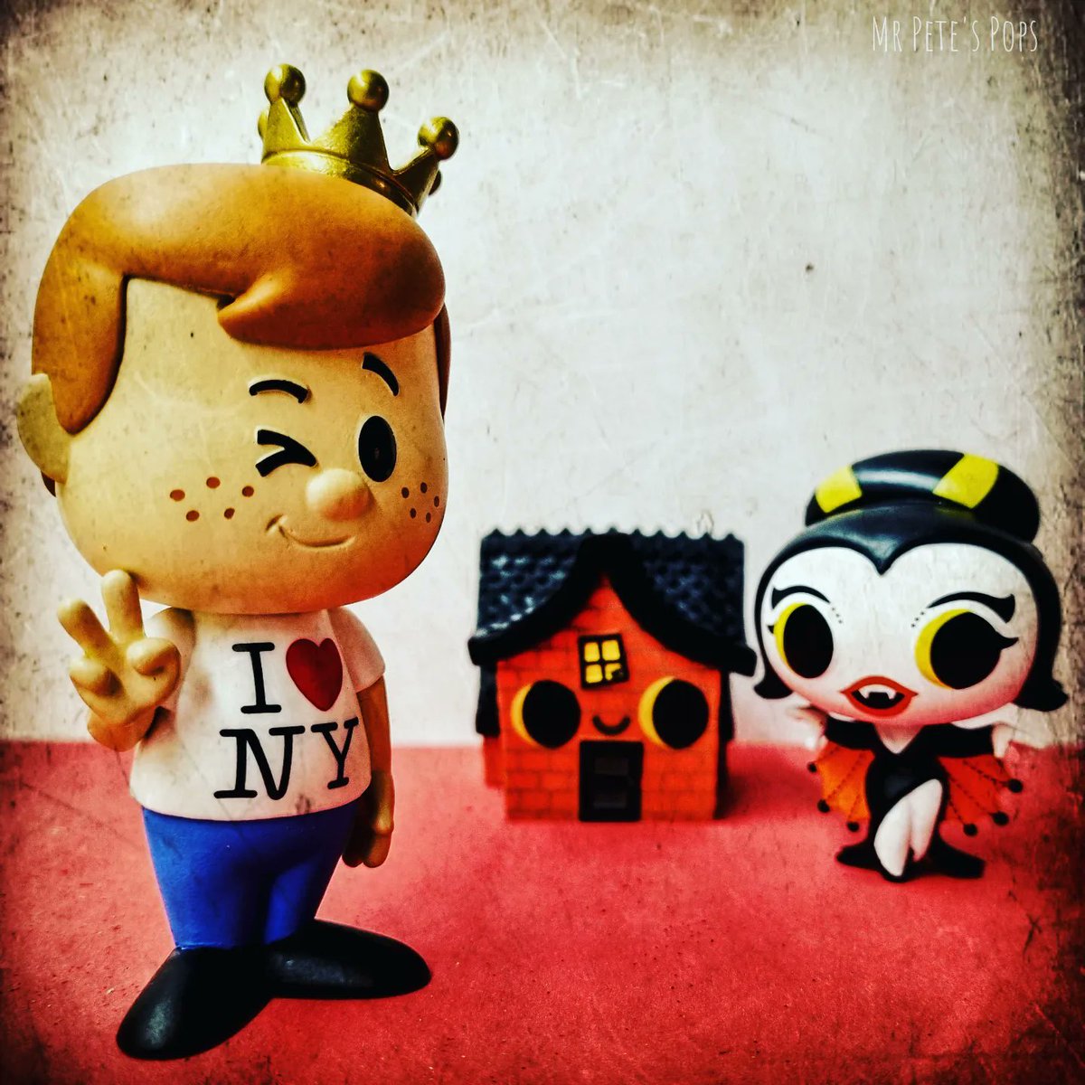 Mrpetespops's tweet image. HAPPY NYCC‼️ 

Hope everyone got what they wanted!

#FunkoPhotoADayChallange
@originalfunko

Frightmare on Fun Street 👻

#originalfunko 
#funko
#funkofrightnight
#funkonycc2022
#funkofeature 
#funkosoda 
#freddyfunko 
#newyorkcomiccon 
#pakapaka 
#nyccomiccon
#nycc
#iloveny