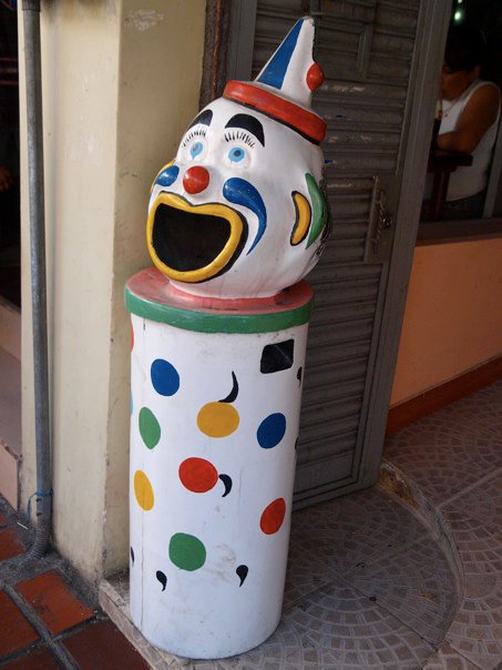 jonkuipers's tweet photo. @liamflaherty haha, this reminded me of the clown head trash cans all over Ecuador https://t.co/BhDH4Aka2t