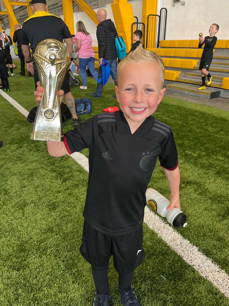 ChatelheraultPS's tweet photo. Well done to this young man who was awarded player of the session at his football team #itsSLC #OofS https://t.co/IA6p0Nnd7z